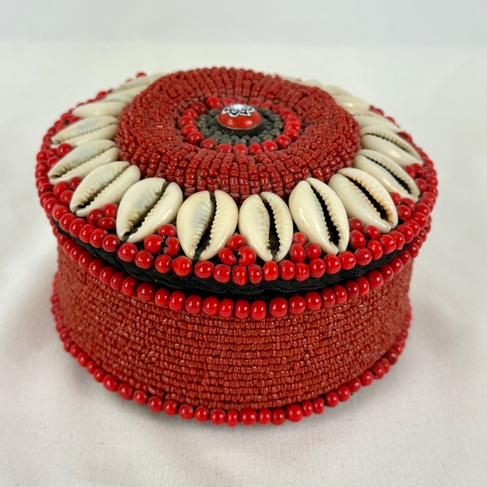 Tozai Home Crowley Shells Trinket Box Red Beads Jewelry Case wLid 4 in Round